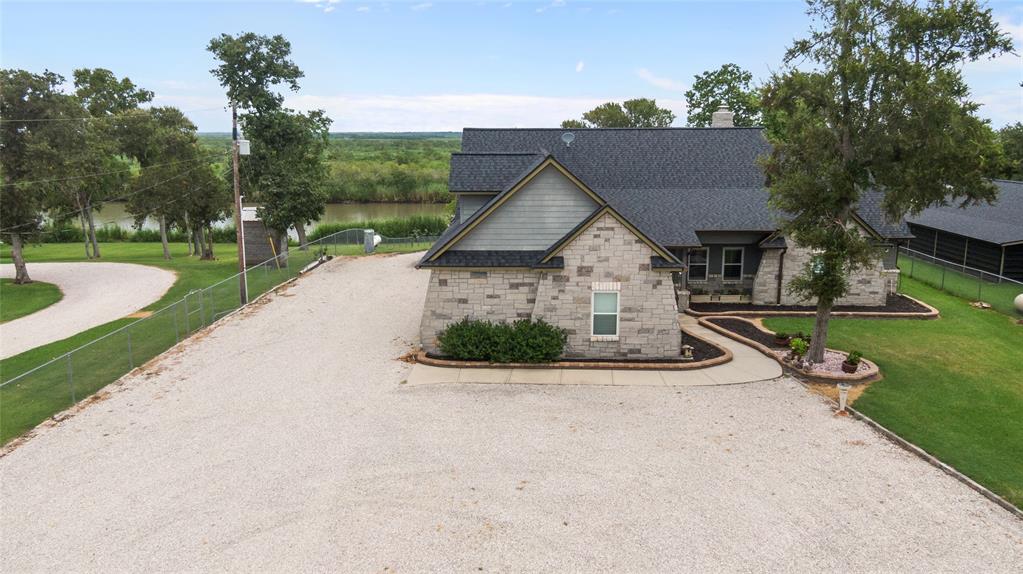 8133 N FM 565