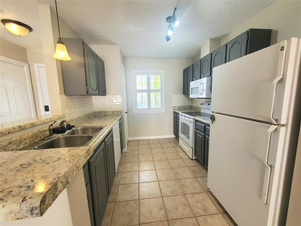 2030 Plantation Drive #B-2, Conroe, Texas image 8