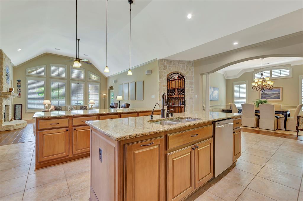 2213 Indigo Pass Court, Friendswood, Texas image 11