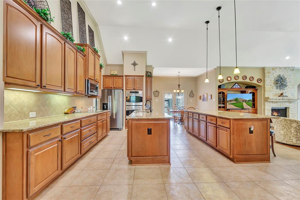 2213 Indigo Pass Court, Friendswood, Texas image 9