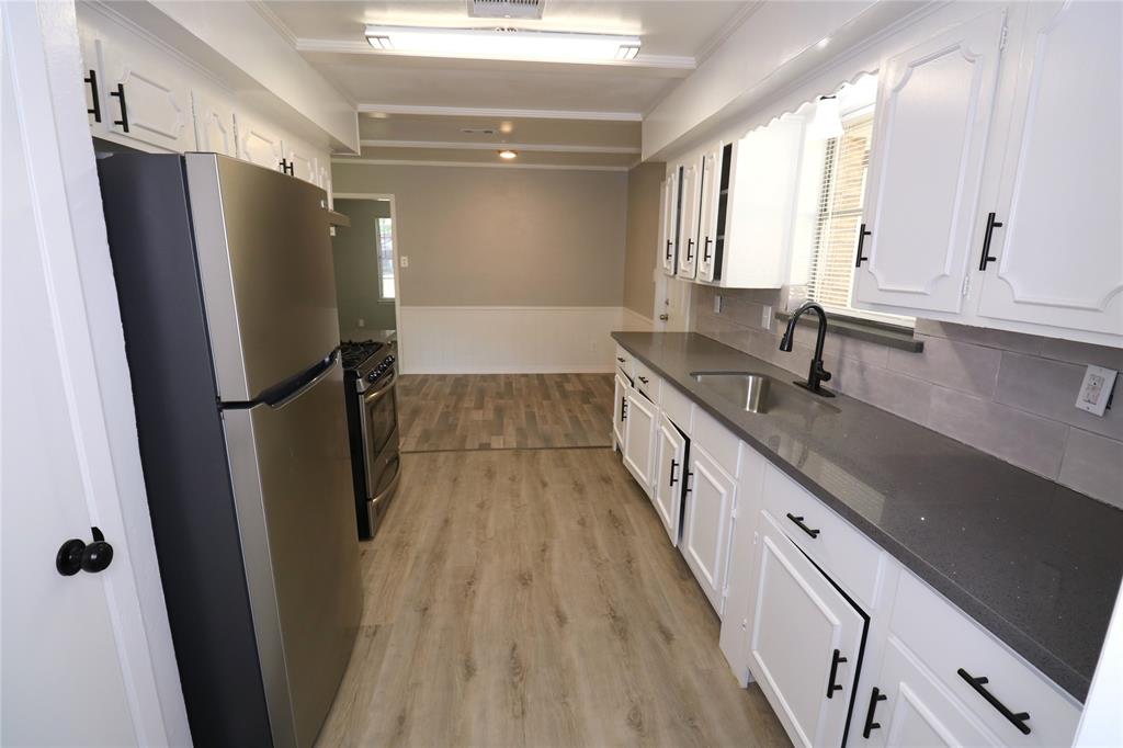 211 N 12th Street, Highlands, Texas image 7