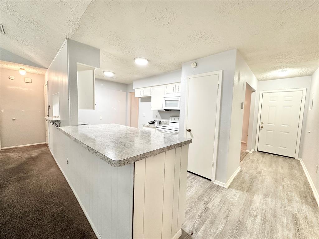 4515 Mossygate Drive, Spring, Texas image 5