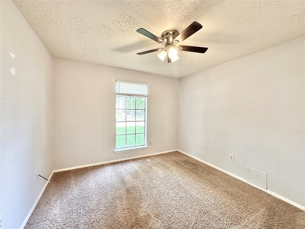 4515 Mossygate Drive, Spring, Texas image 11