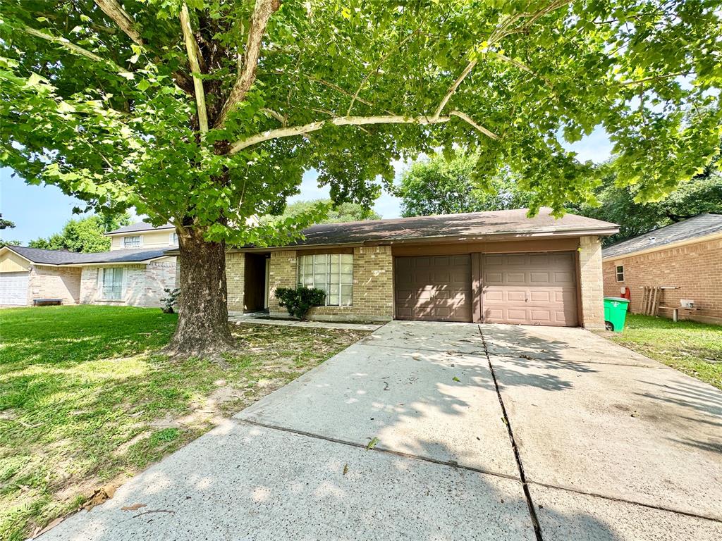 4515 Mossygate Drive, Spring, Texas image 2