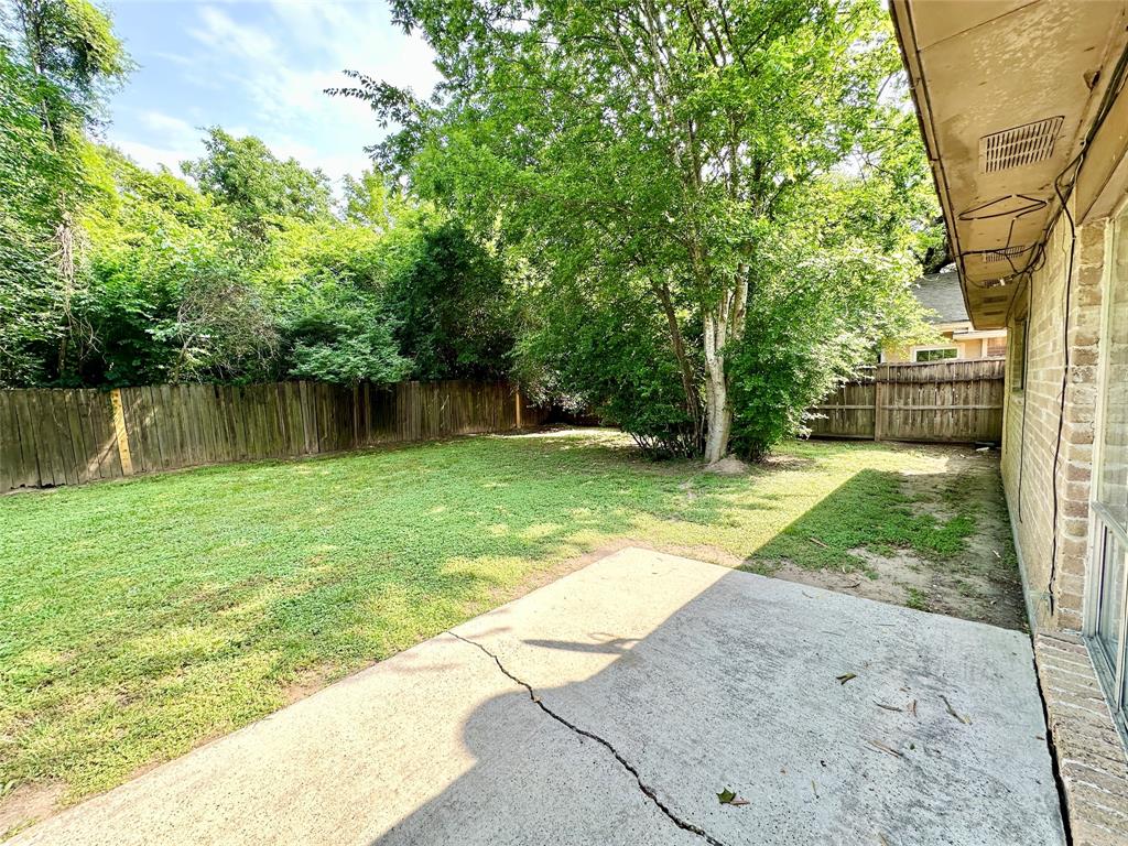 4515 Mossygate Drive, Spring, Texas image 14
