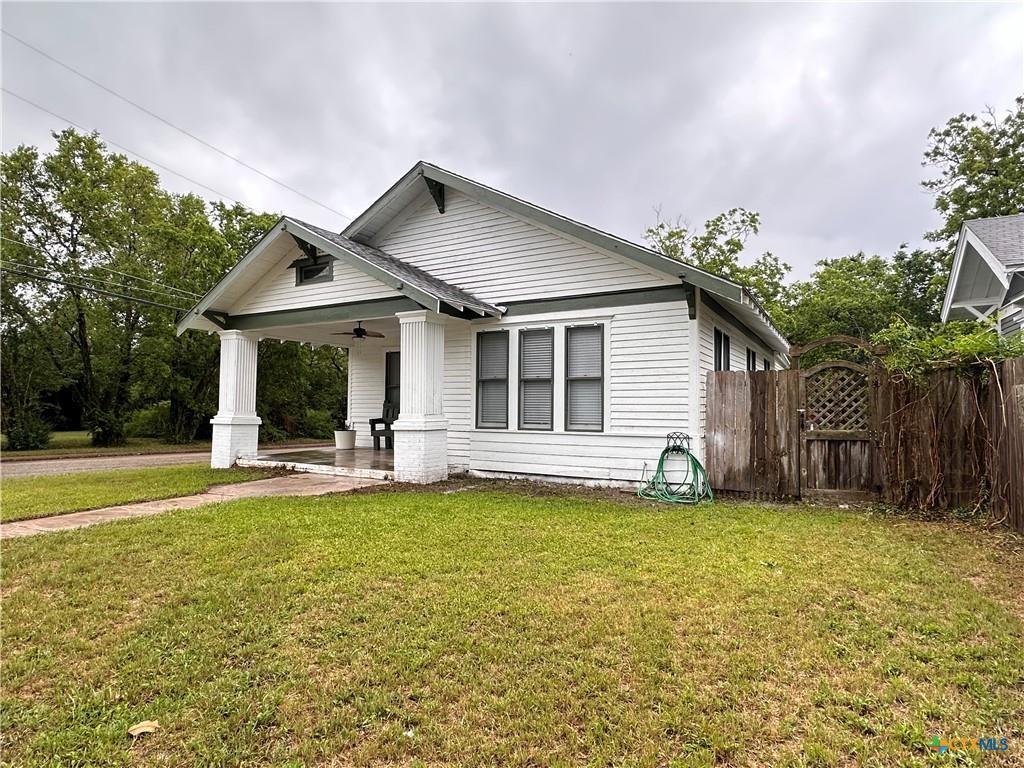 212 Coke Street, Yoakum, Texas image 1