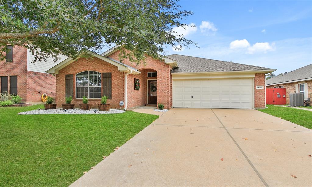 18919 Knobby Oaks Place, Magnolia, Texas image 1