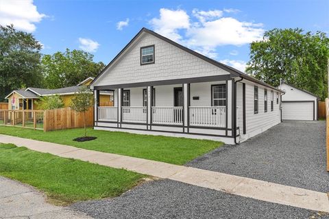 Photo of 1412 Northwood Street, Houston, TX 77009 (MLS # 82420291)