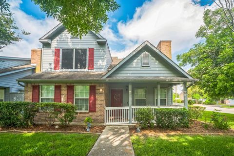 Townhouse For Sale - 2601 S Broadway Street #62<br/> La Porte, TX 77571