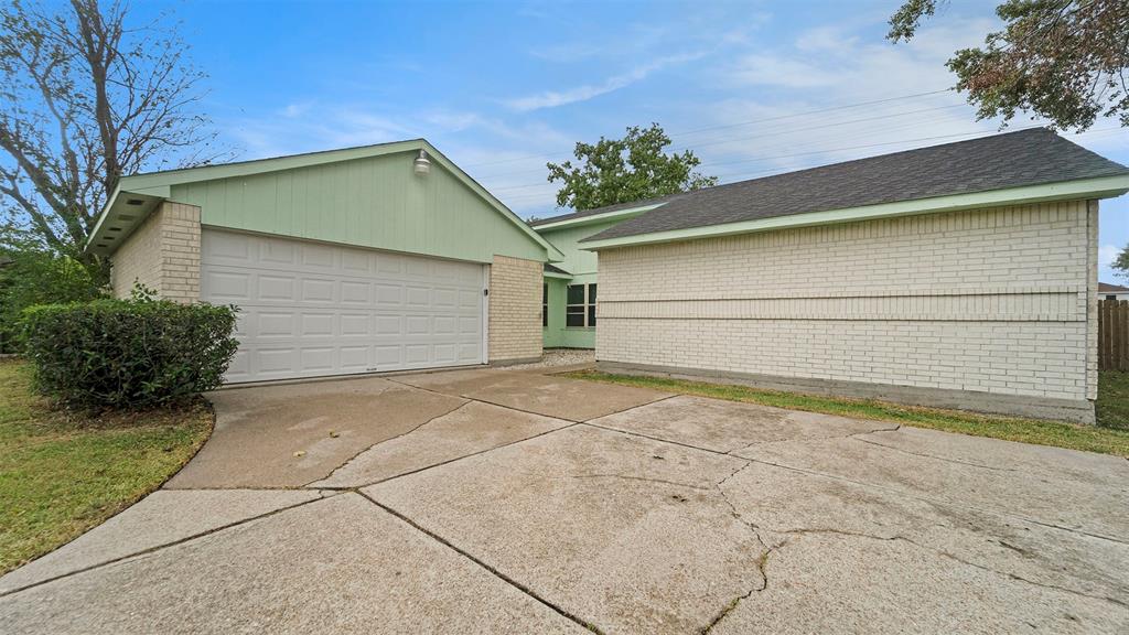 15006 Roseglen Circle, Channelview, Texas image 2