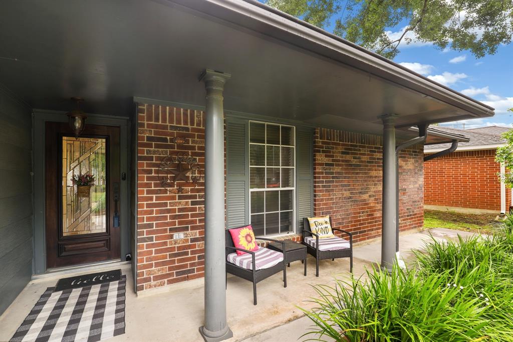 2503 Sherwood Hollow Lane, Houston, Texas image 2
