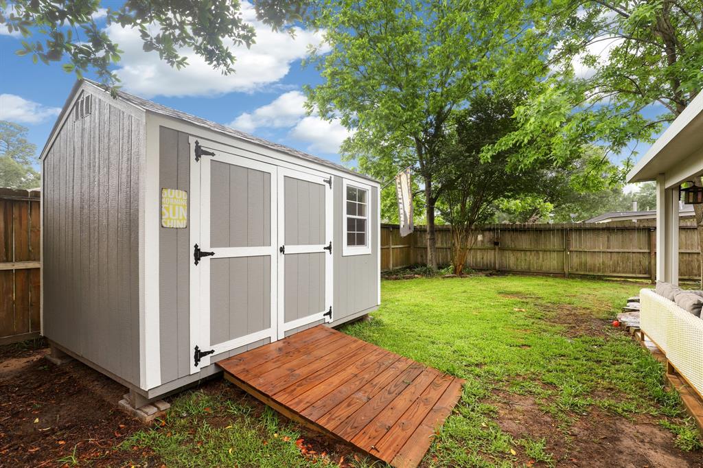 2503 Sherwood Hollow Lane, Houston, Texas image 24