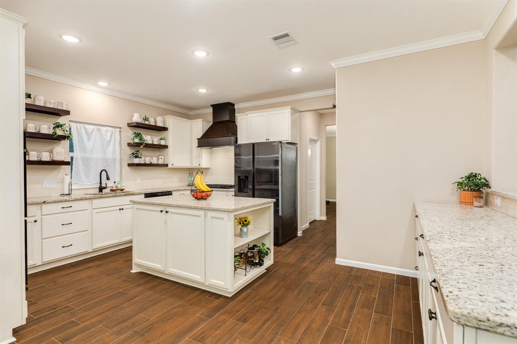 1108 Saddle Horn Bend, Angleton, Texas image 18
