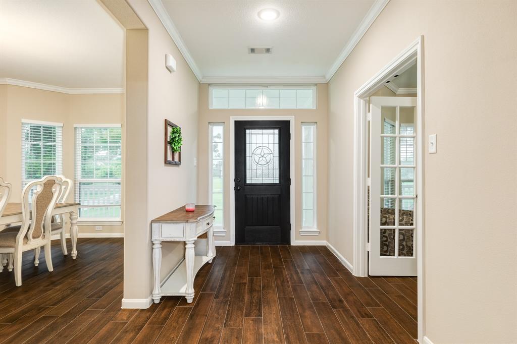 1108 Saddle Horn Bend, Angleton, Texas image 8