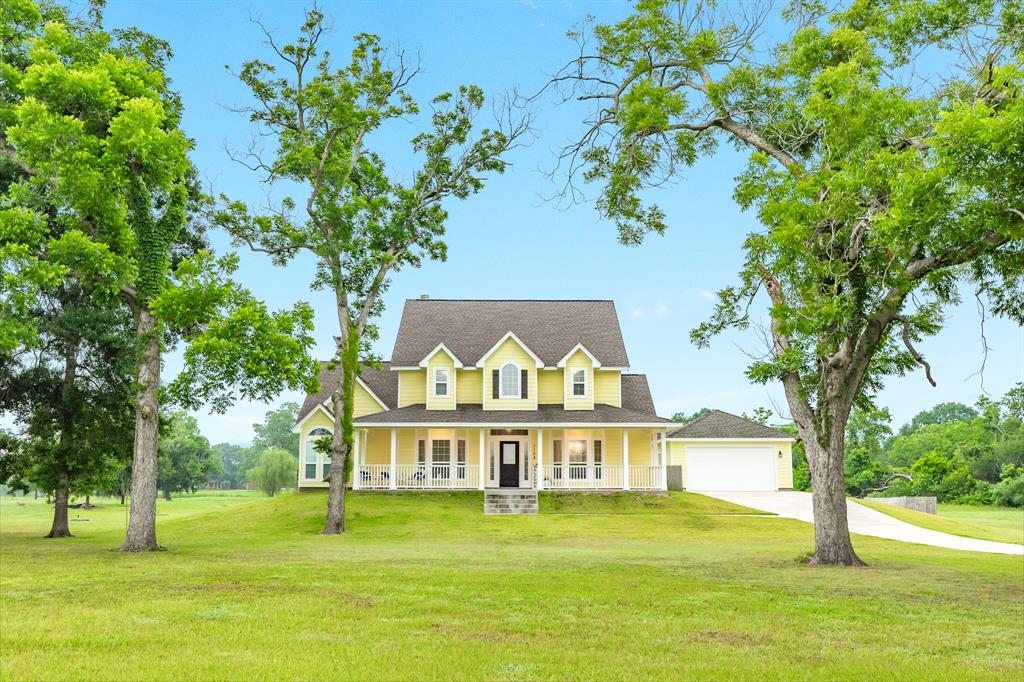 1108 Saddle Horn Bend, Angleton, Texas image 3
