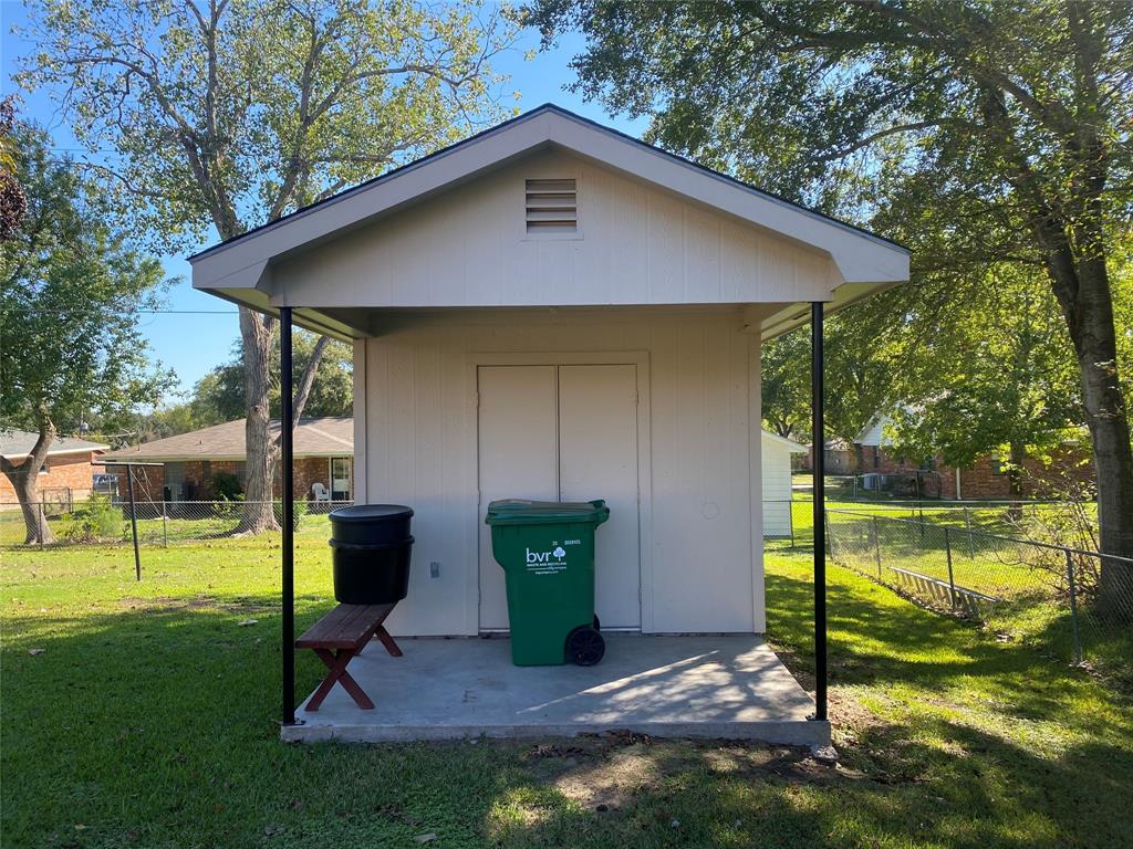 1007 Robinhood Road, Brenham, Texas image 8