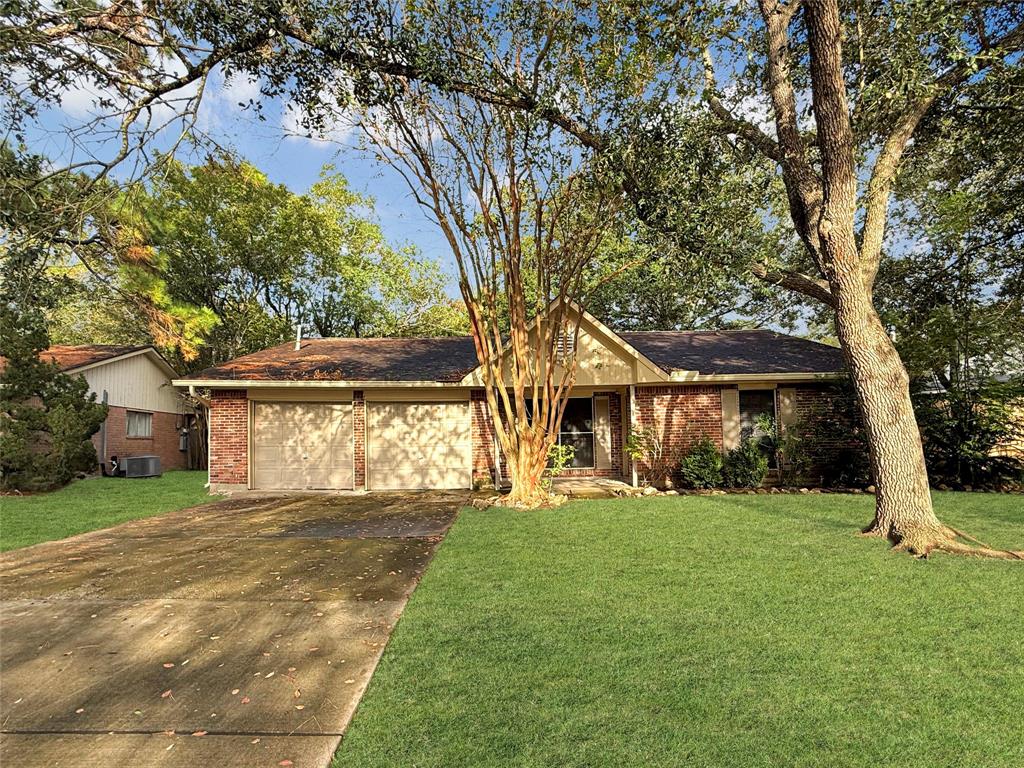 403 Oak Vista Drive, Friendswood, Texas image 1