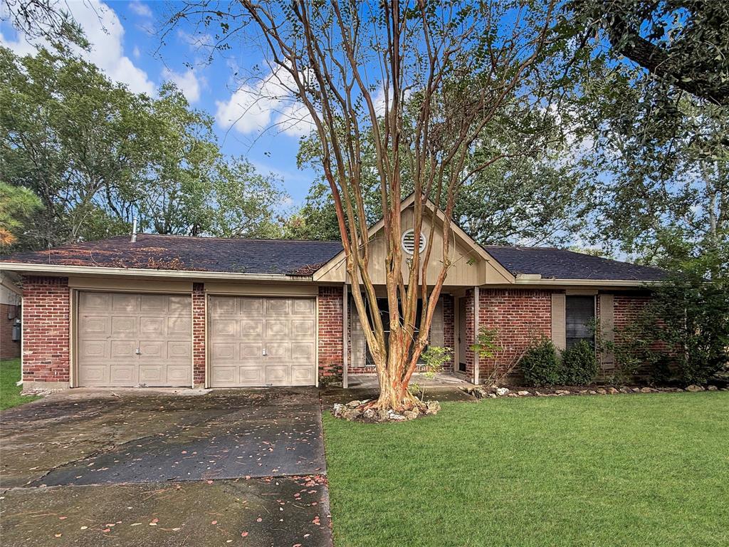 403 Oak Vista Drive, Friendswood, Texas image 2