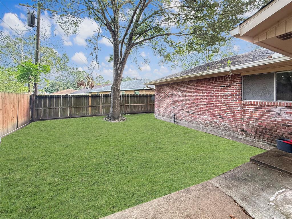 403 Oak Vista Drive, Friendswood, Texas image 16