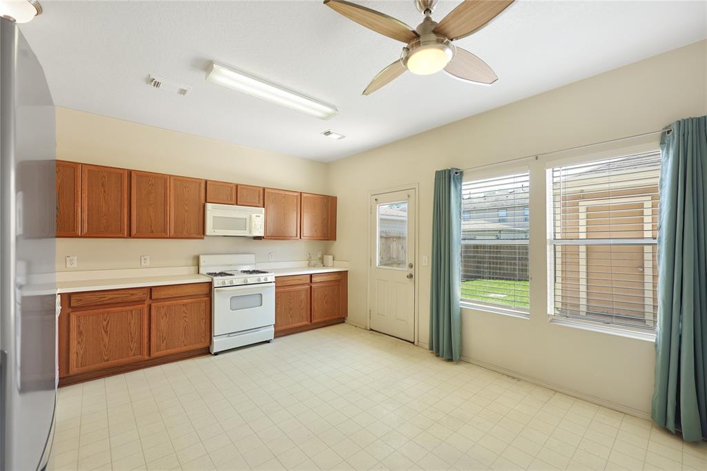 23621 Wildwood Green Way, Spring, Texas image 9