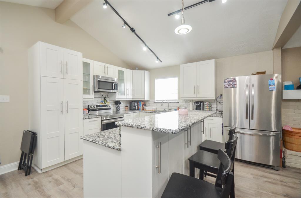 23903 Verngate Drive, Spring, Texas image 10