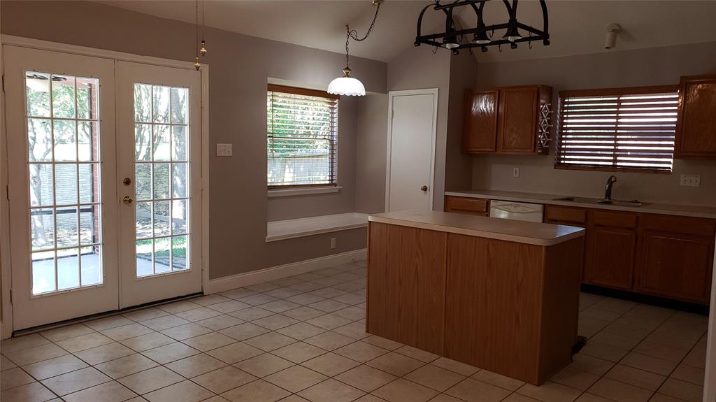 2727 N Larkspur Circle, Pearland, Texas image 15