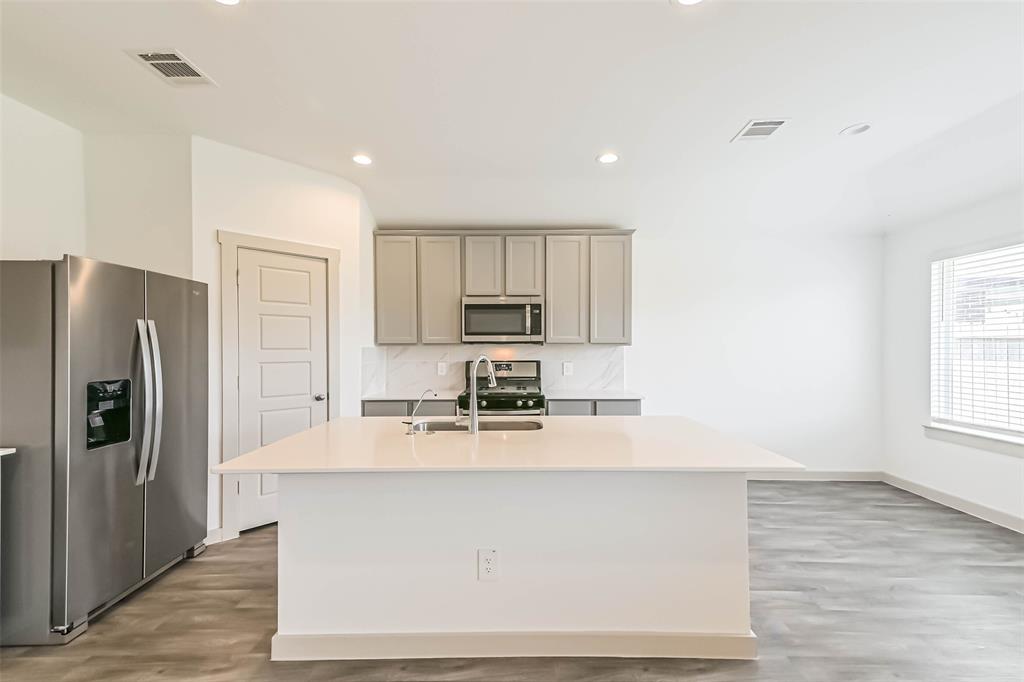 726 Hearth Manor Drive, Rosharon, Texas image 10