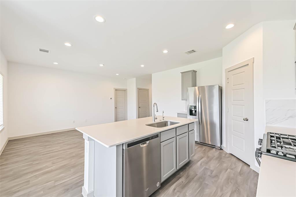 726 Hearth Manor Drive, Rosharon, Texas image 13