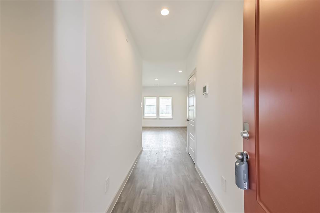 726 Hearth Manor Drive, Rosharon, Texas image 3