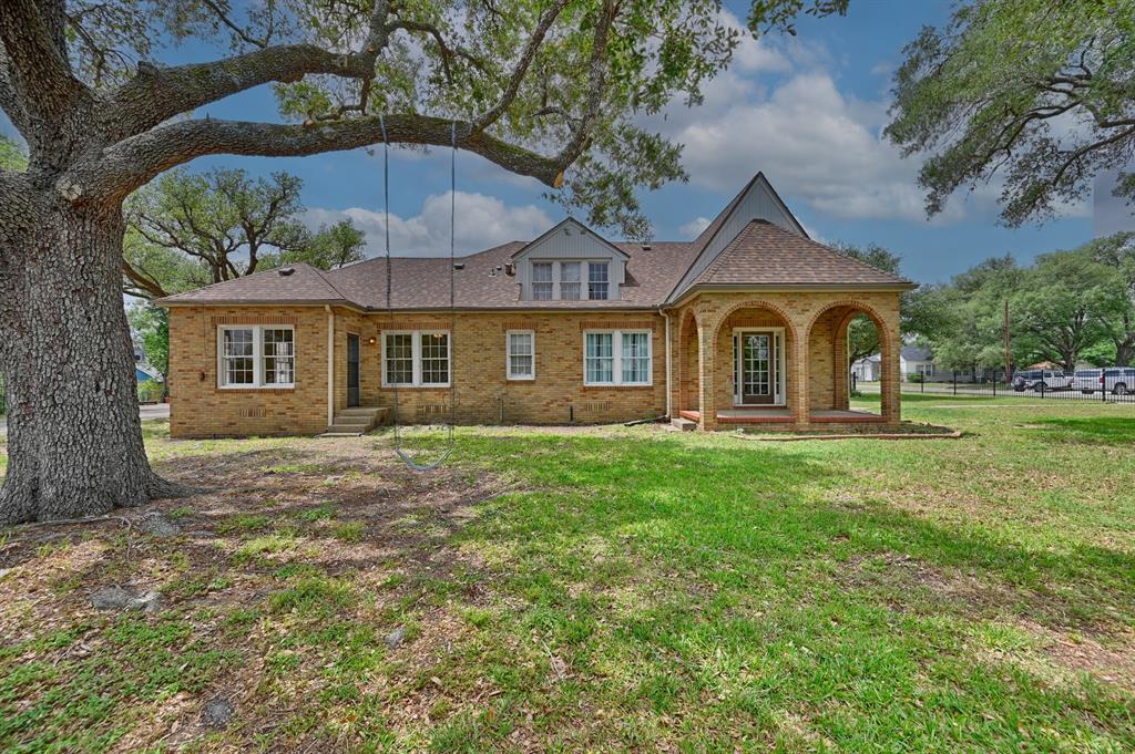 266 Monroe Street, Giddings, Texas image 2