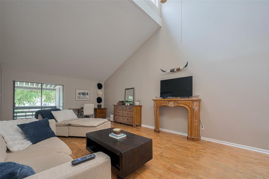 182 April Point Drive, Conroe, Texas image 3