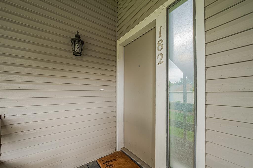 182 April Point Drive, Conroe, Texas image 2