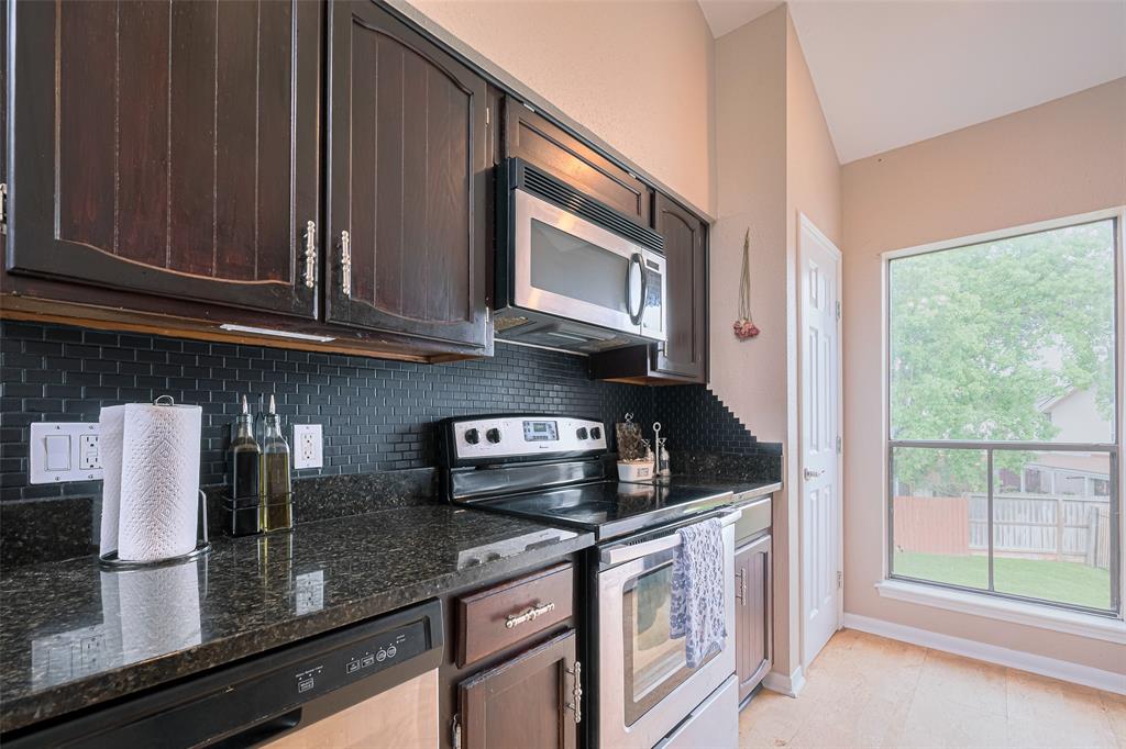 182 April Point Drive, Conroe, Texas image 11