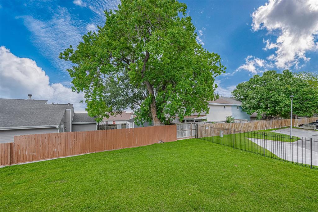 182 April Point Drive, Conroe, Texas image 27