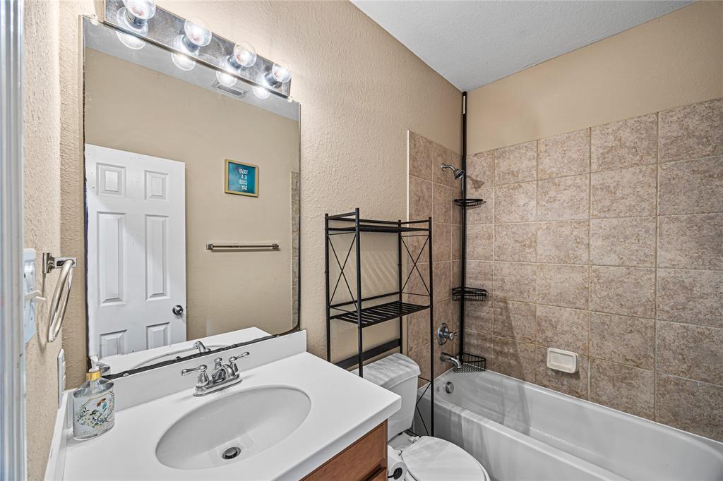 2425 Harbor Chase Drive, Pearland, Texas image 35