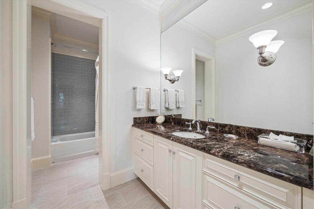 3834 Inwood Drive, Houston, Texas image 30