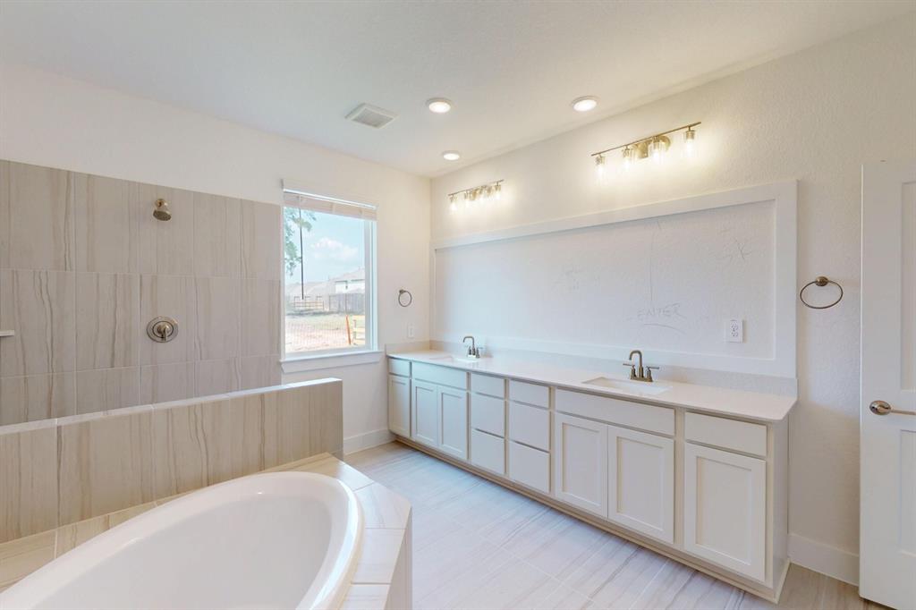 21907 Hibiscus Hedge Trail