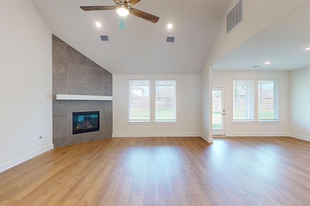 21907 Hibiscus Hedge Trail