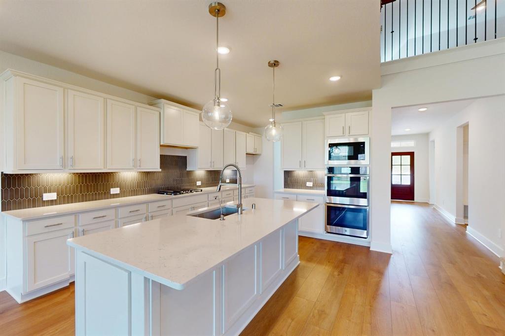 21907 Hibiscus Hedge Trail
