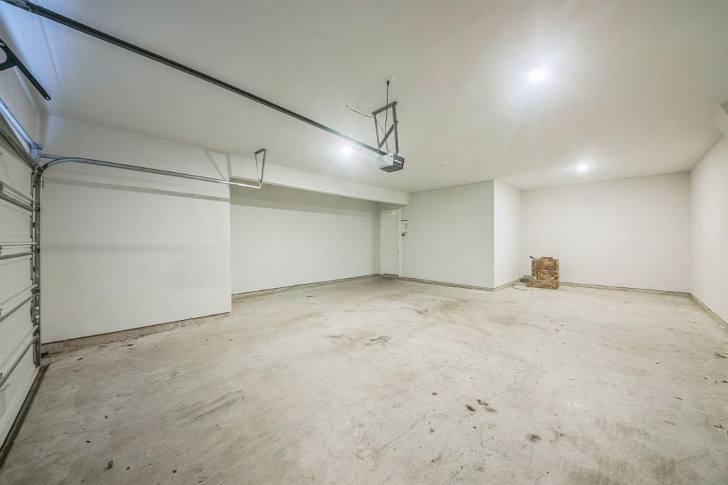 4323 Windy Oaks Drive, Fulshear, Texas image 9