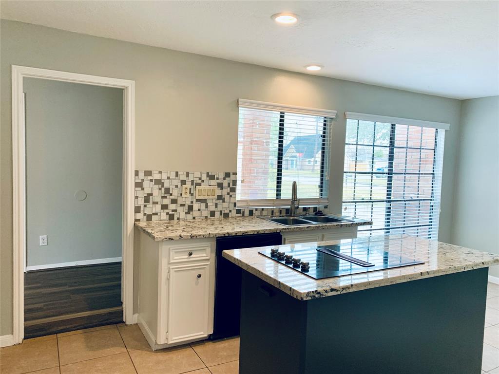 223 Kings Way, Stafford, Texas image 11