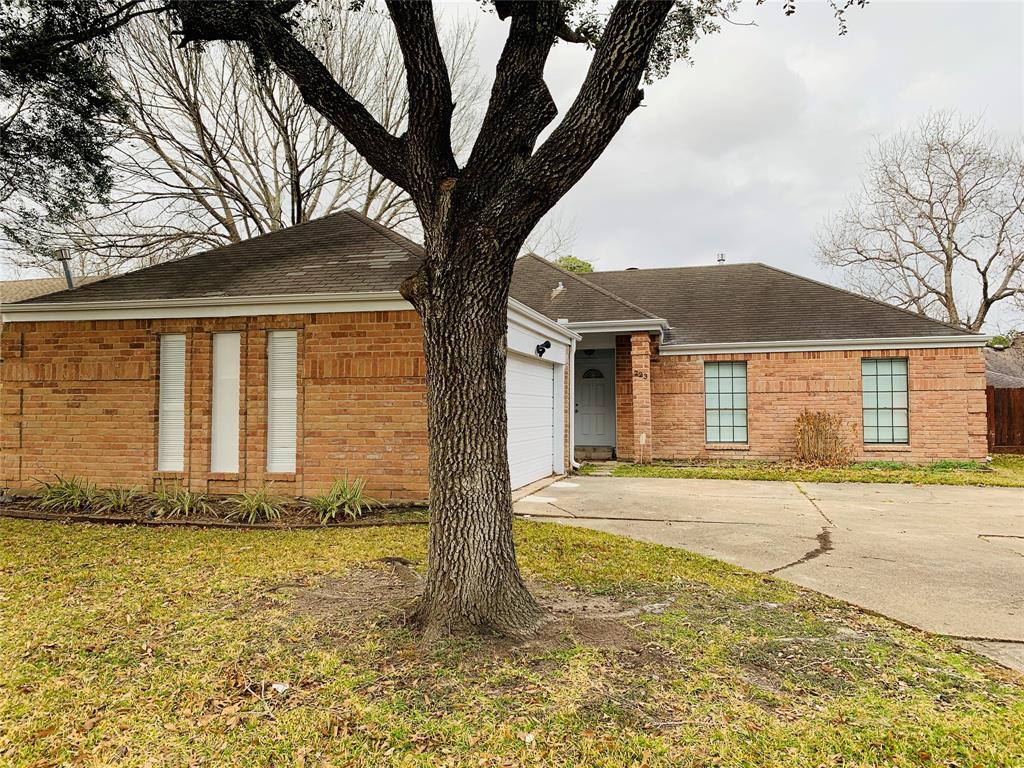 223 Kings Way, Stafford, Texas image 1