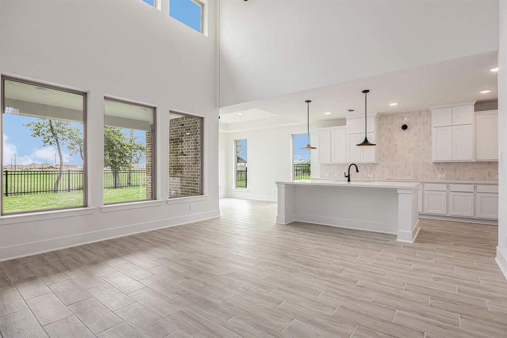 Photo 6 of 33 of 823 Sarasota Shore Drive house