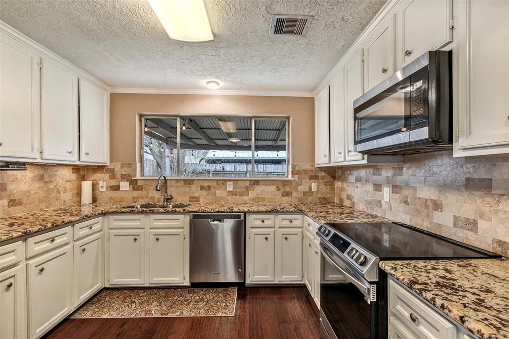 9905 Sparrow Street, La Porte, Texas image 3