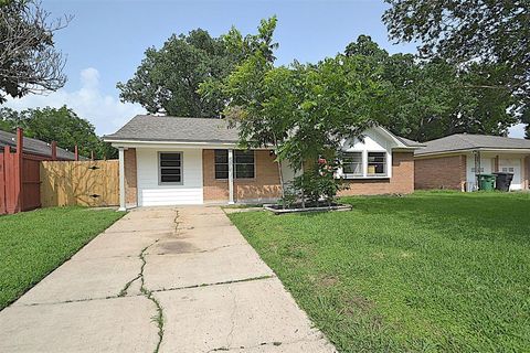 Single Family Residence in Houston TX 5619 Elm Springs Drive.jpg