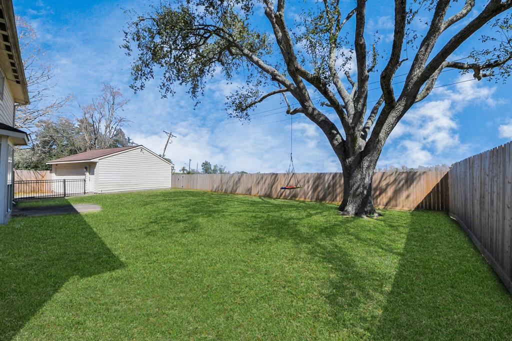 2126 Galleon Drive, League City, Texas image 9