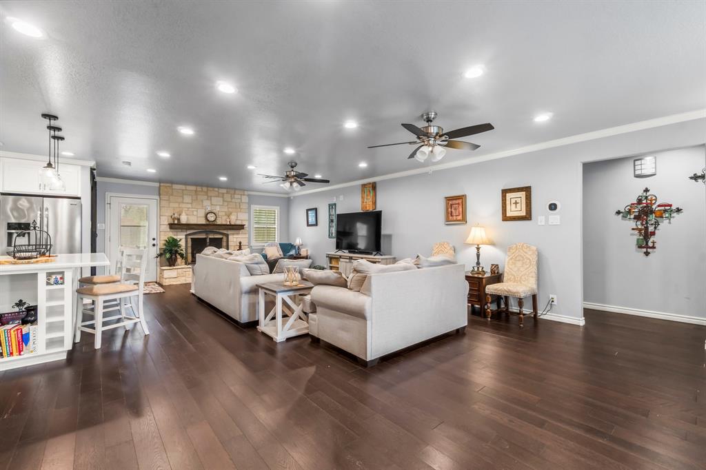 1006 W Jones Street, Livingston, Texas image 13