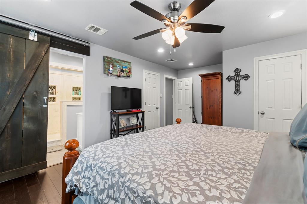 1006 W Jones Street, Livingston, Texas image 16