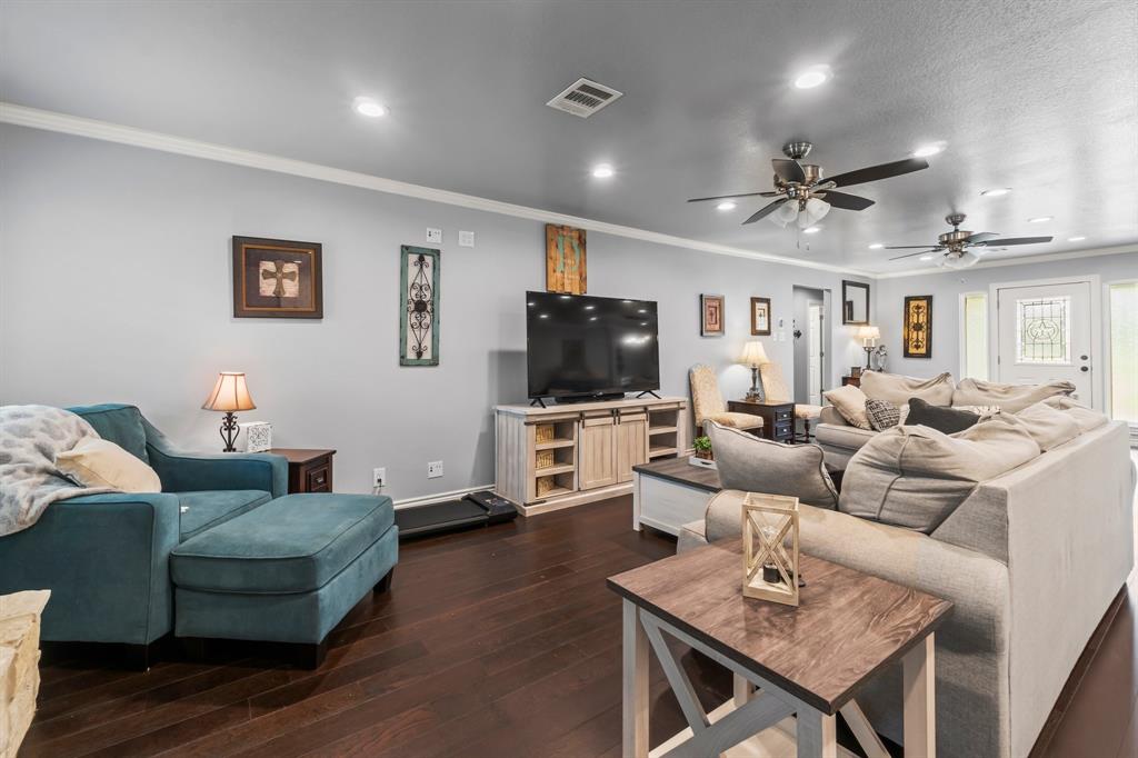 1006 W Jones Street, Livingston, Texas image 10