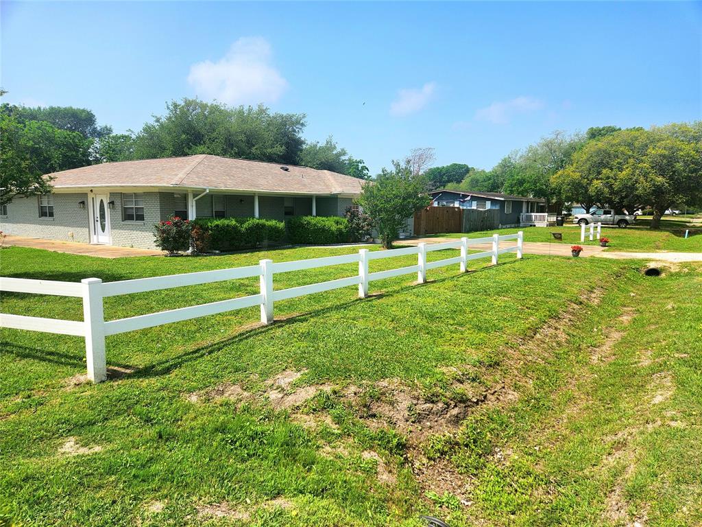 313 E Elizabeth Avenue, Palacios, Texas image 3